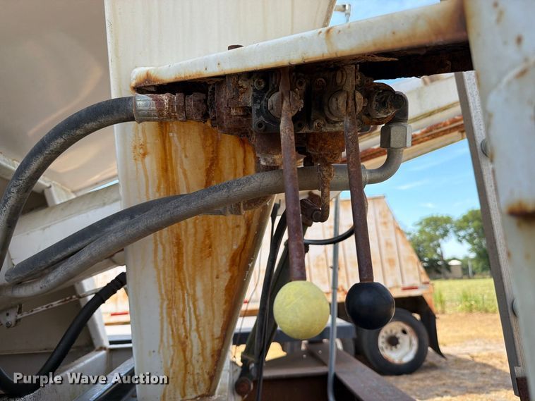 image for item DV8602 1984 Strick Corp Trailers feed delivery trailer