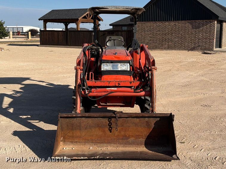 image for item DV8628 Kubota L3010 MFWD tractor