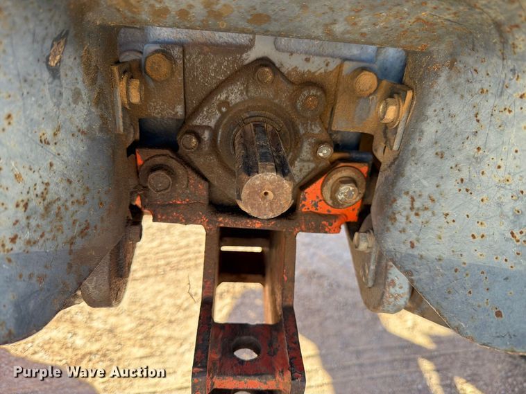 image for item DV8628 Kubota L3010 MFWD tractor
