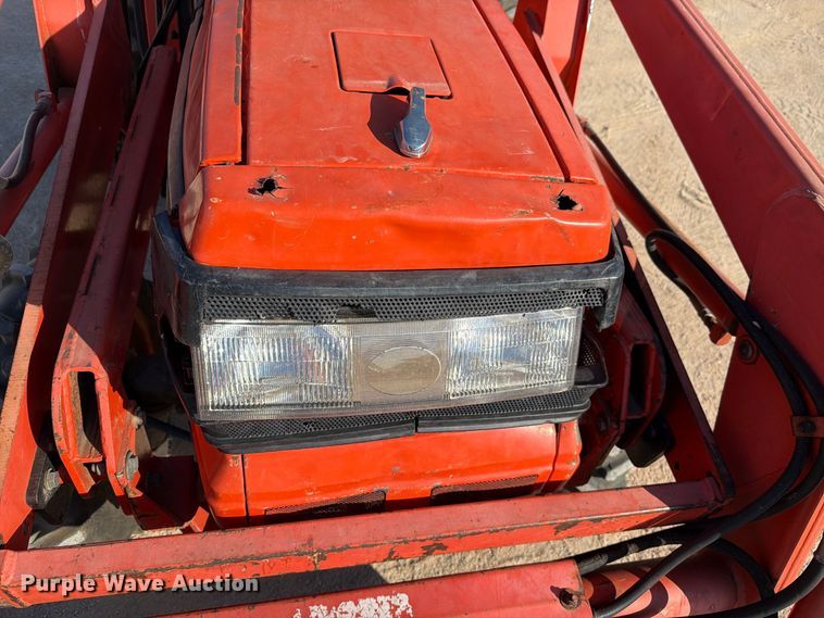 image for item DV8628 Kubota L3010 MFWD tractor