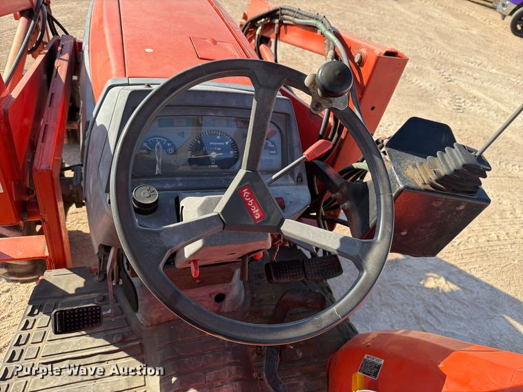 image for item DV8628 Kubota L3010 MFWD tractor