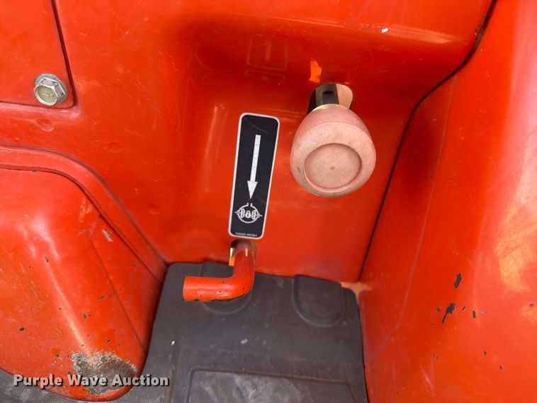 image for item DV8628 Kubota L3010 MFWD tractor