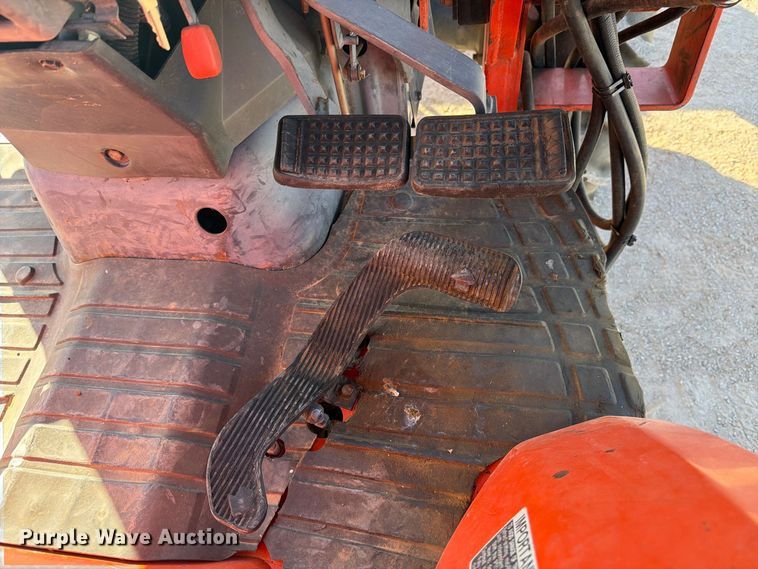 image for item DV8628 Kubota L3010 MFWD tractor