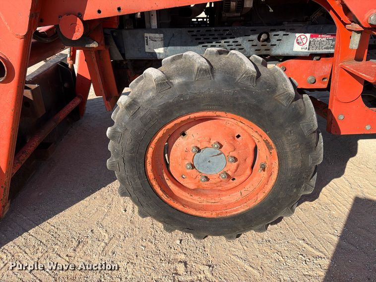 image for item DV8628 Kubota L3010 MFWD tractor