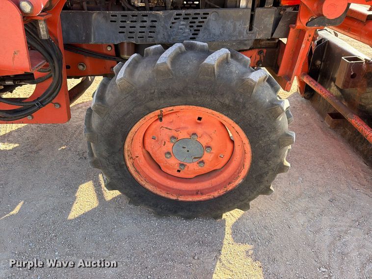 image for item DV8628 Kubota L3010 MFWD tractor