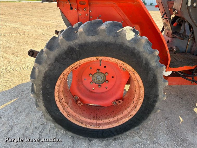 image for item DV8628 Kubota L3010 MFWD tractor