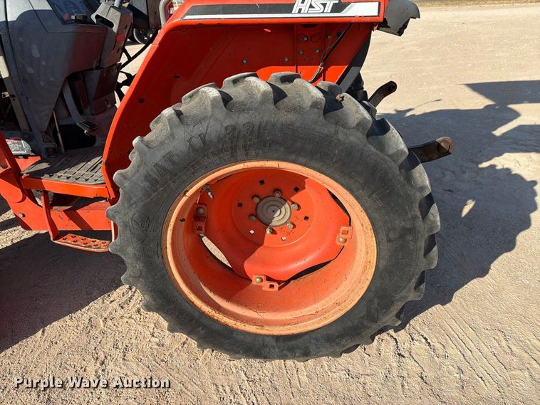 image for item DV8628 Kubota L3010 MFWD tractor