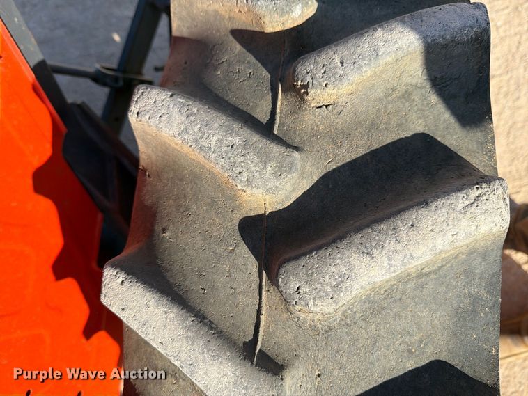 image for item DV8628 Kubota L3010 MFWD tractor