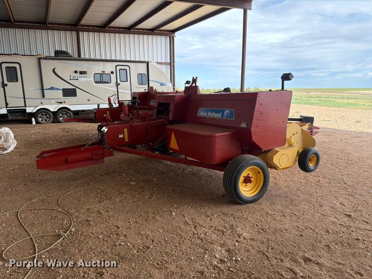 image for item DV8643 2013 Hew holland BC5070 small square baler