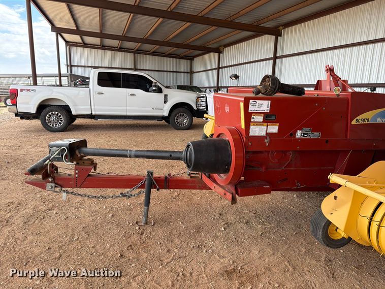 image for item DV8643 2013 Hew holland BC5070 small square baler