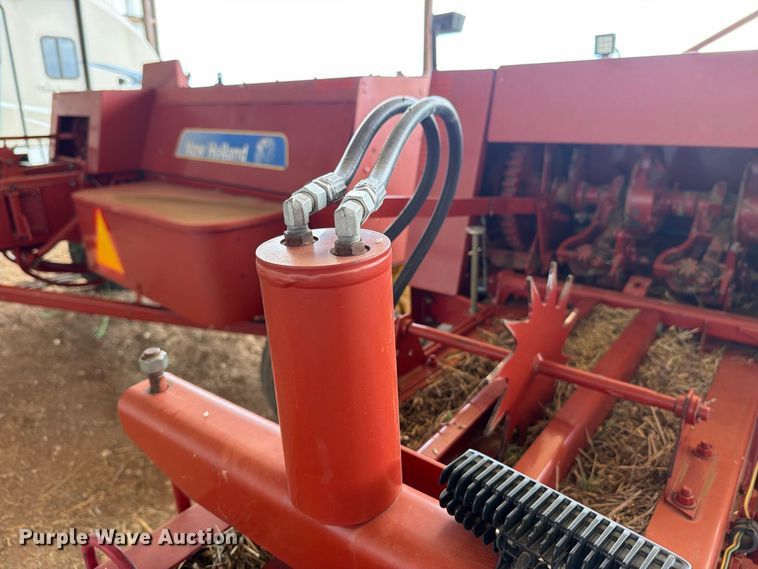 image for item DV8643 2013 Hew holland BC5070 small square baler