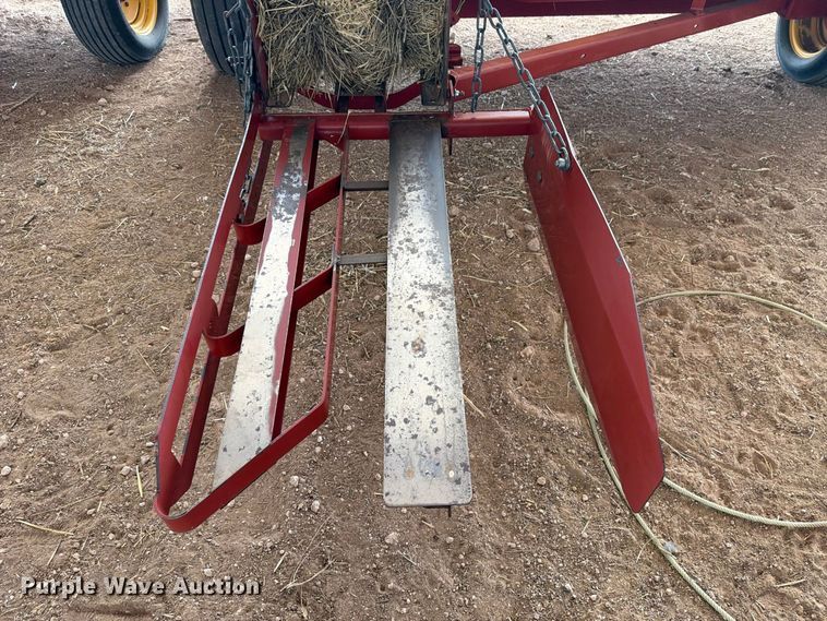 image for item DV8643 2013 Hew holland BC5070 small square baler