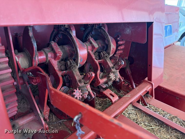 image for item DV8643 2013 Hew holland BC5070 small square baler