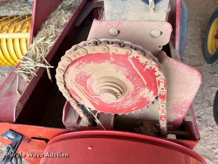 image for item DV8643 2013 Hew holland BC5070 small square baler