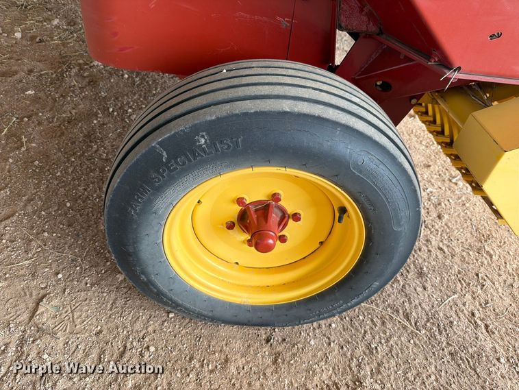 image for item DV8643 2013 Hew holland BC5070 small square baler