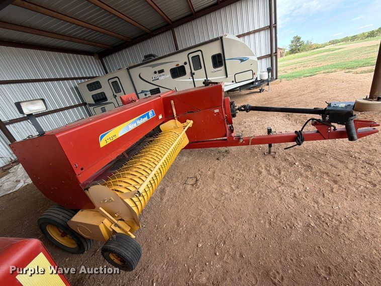 image for item DV8644 New holland BC5070 small square baler