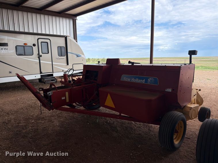 image for item DV8644 New holland BC5070 small square baler
