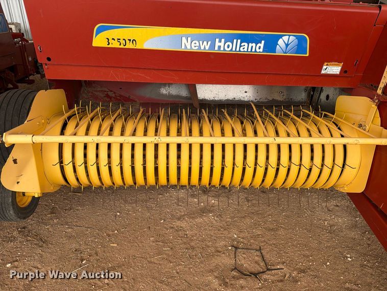image for item DV8644 New holland BC5070 small square baler