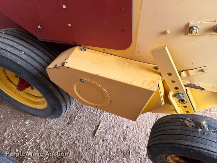 image for item DV8644 New holland BC5070 small square baler