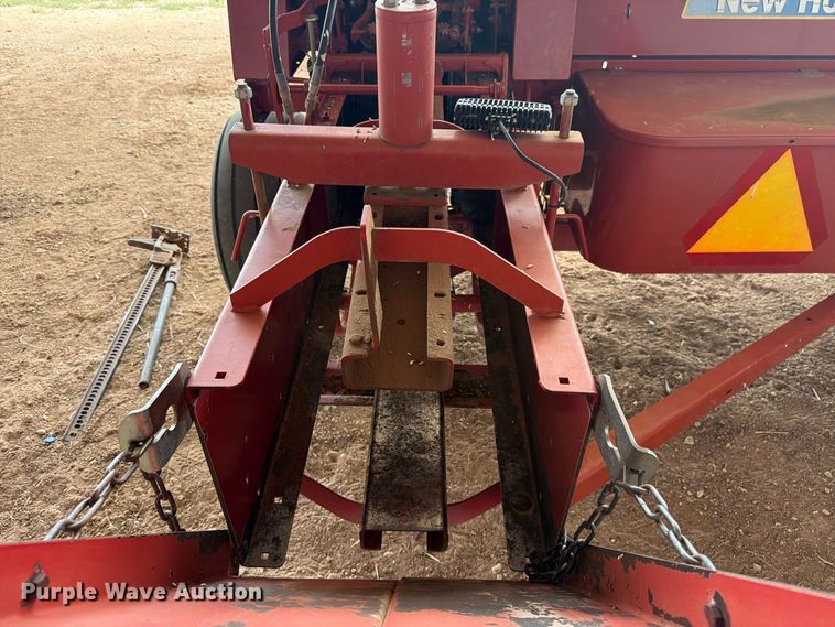 image for item DV8644 New holland BC5070 small square baler