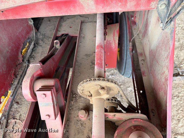 image for item DV8644 New holland BC5070 small square baler