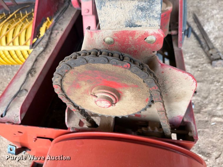 image for item DV8644 New holland BC5070 small square baler
