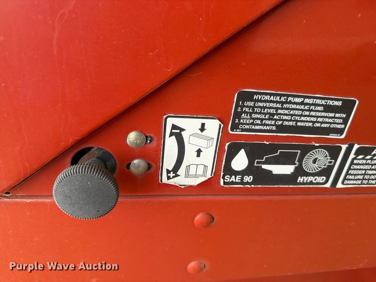 image for item DV8644 New holland BC5070 small square baler