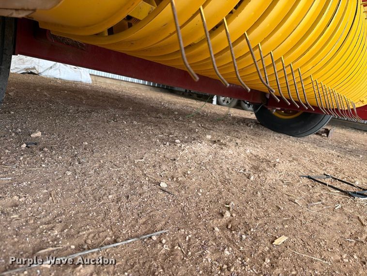 image for item DV8644 New holland BC5070 small square baler