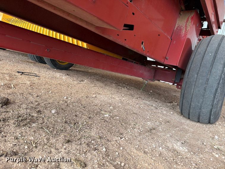 image for item DV8644 New holland BC5070 small square baler