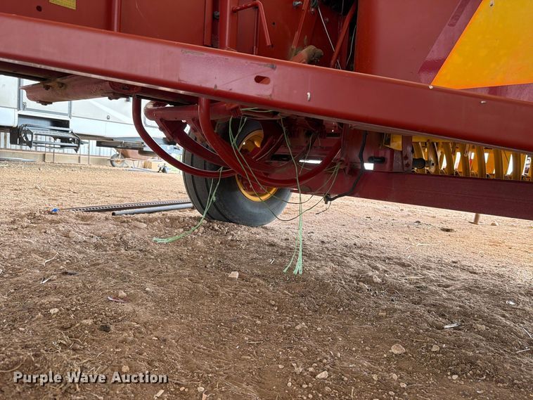image for item DV8644 New holland BC5070 small square baler