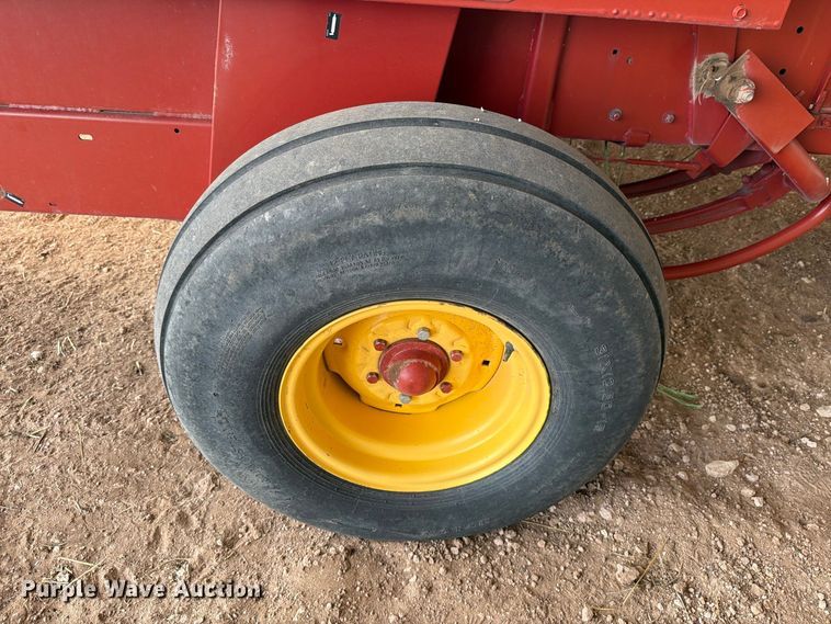 image for item DV8644 New holland BC5070 small square baler
