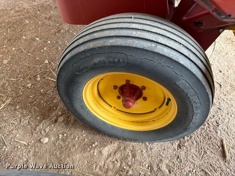 image for item DV8644 New holland BC5070 small square baler
