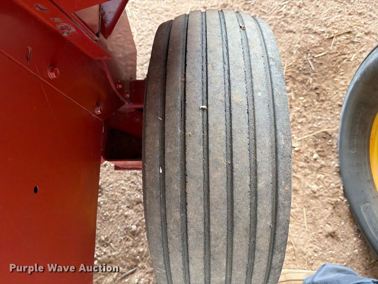 image for item DV8644 New holland BC5070 small square baler