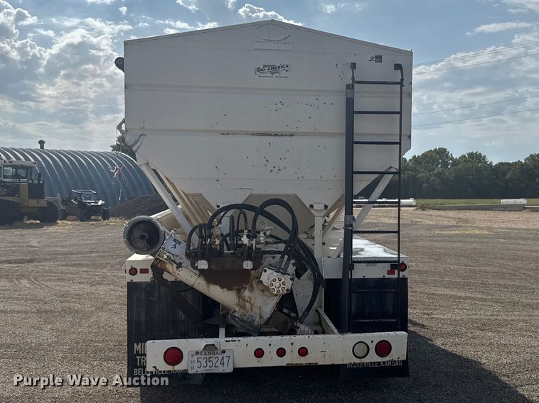 image for item DY3229 1990 Freightliner FLD120 fertilizer delivery truck