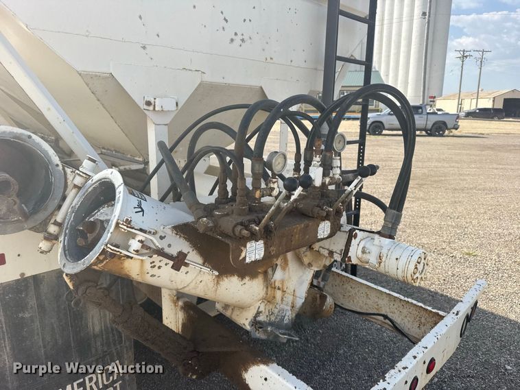 image for item DY3229 1990 Freightliner FLD120 fertilizer delivery truck