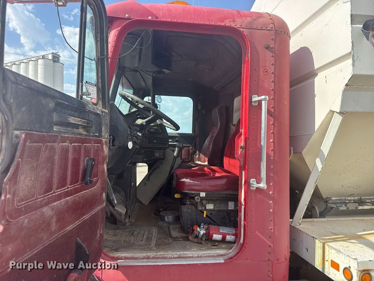 image for item DY3229 1990 Freightliner FLD120 fertilizer delivery truck