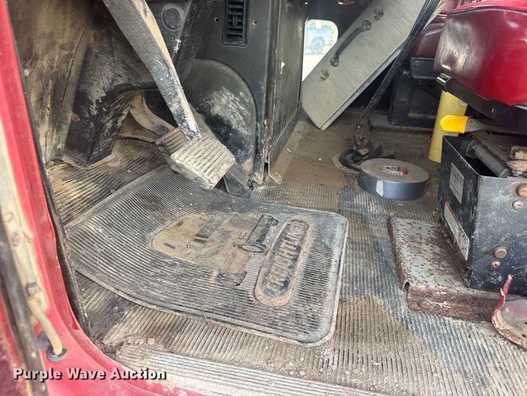 image for item DY3229 1990 Freightliner FLD120 fertilizer delivery truck