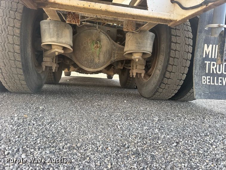 image for item DY3229 1990 Freightliner FLD120 fertilizer delivery truck