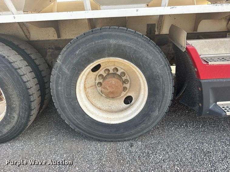 image for item DY3229 1990 Freightliner FLD120 fertilizer delivery truck