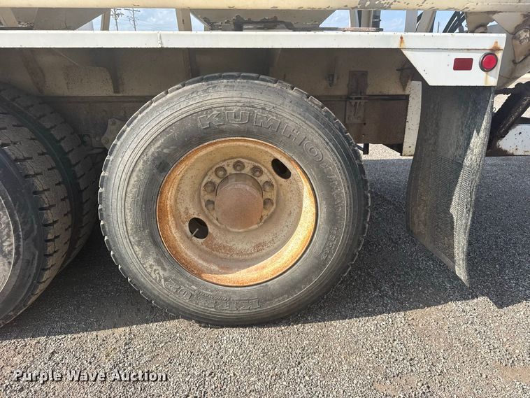 image for item DY3229 1990 Freightliner FLD120 fertilizer delivery truck