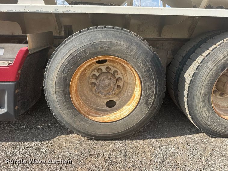 image for item DY3229 1990 Freightliner FLD120 fertilizer delivery truck