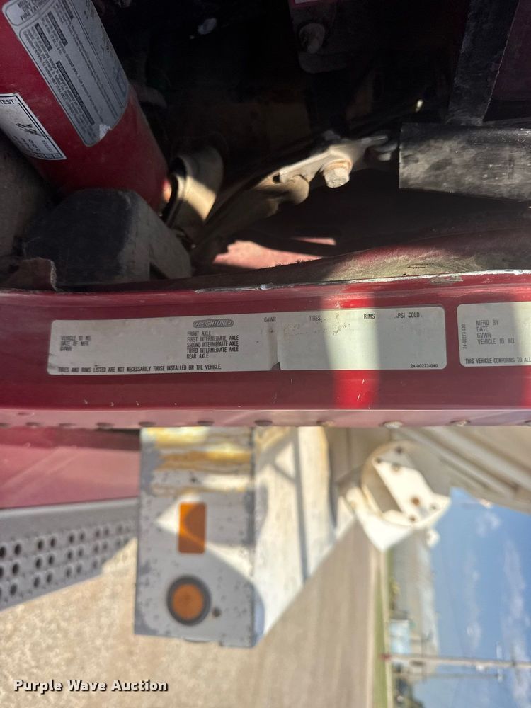 image for item DY3229 1990 Freightliner FLD120 fertilizer delivery truck
