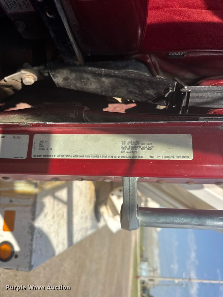 image for item DY3229 1990 Freightliner FLD120 fertilizer delivery truck