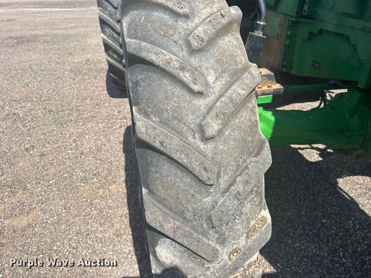 image for item DY3267 2010 John Deere 8270R MFWD tractor