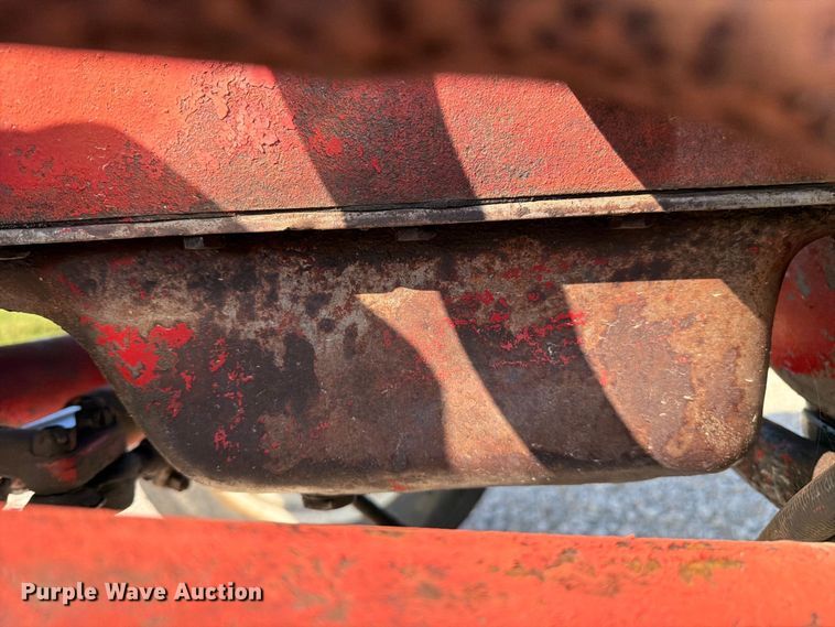 image for item DZ4752 1966 International 424 tractor