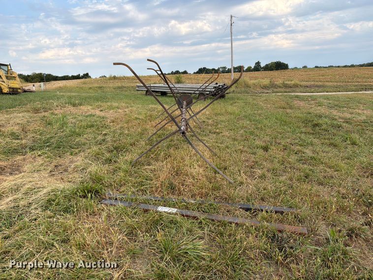 image for item DZ4757 Kelderman corn head reel