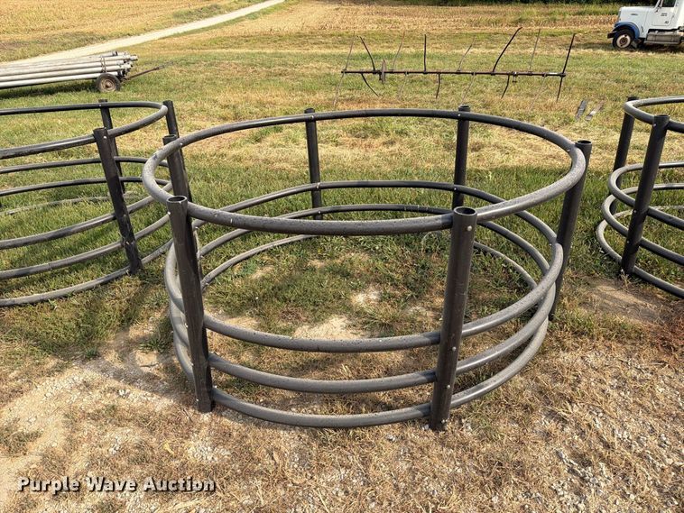 image for item DZ4761 (5) Century poly bale feeders