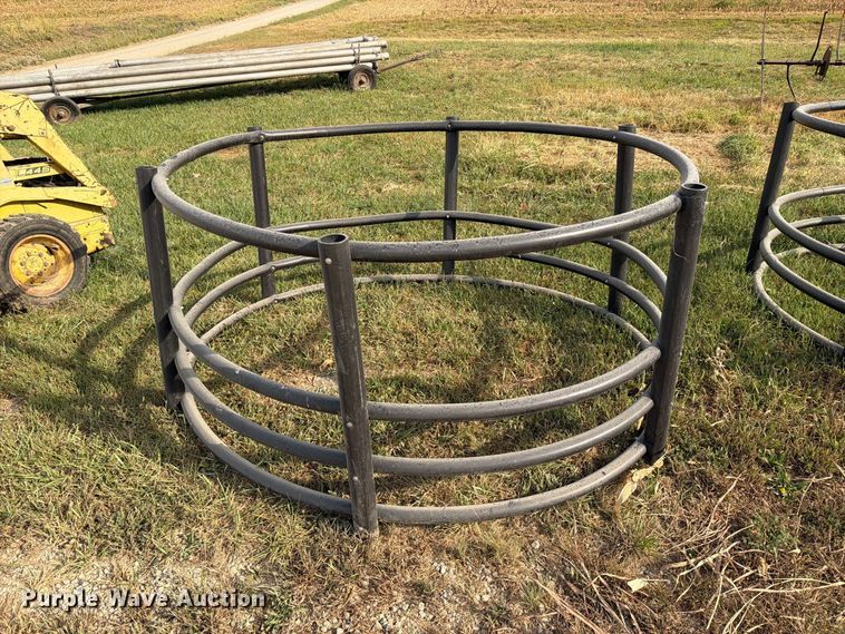 image for item DZ4761 (5) Century poly bale feeders