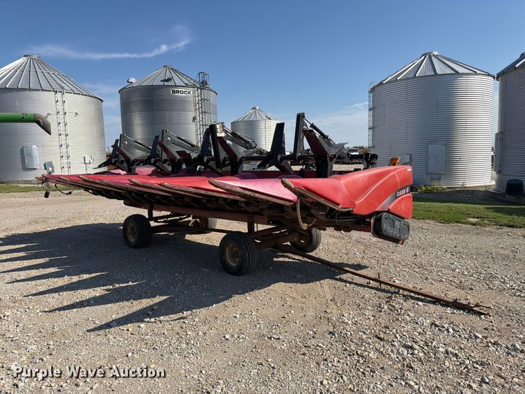 image for item DZ4840 2001 Case IH 2208 30 corn head