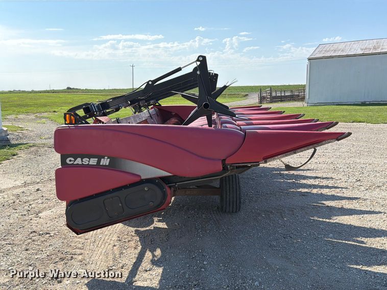 image for item DZ4840 2001 Case IH 2208 30 corn head